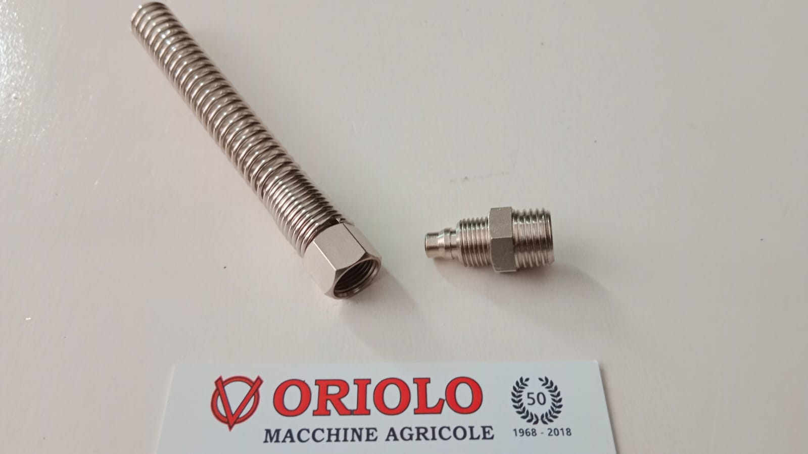 ATTACCO FISSO PER TUBO 6 x 8  CON FILETTO 1/4 MASCHIO